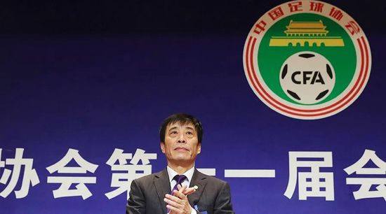 其中，有一位铁杆粉丝以视频的方 《危险关系》上映 张东健居“爱恨排行榜”首位 2012-09-29 9月28日，韩国导演许秦豪携张东健、张柏芝、窦骁等出现在成都，为刚上映第二天的新片《危险关系》站台宣传。