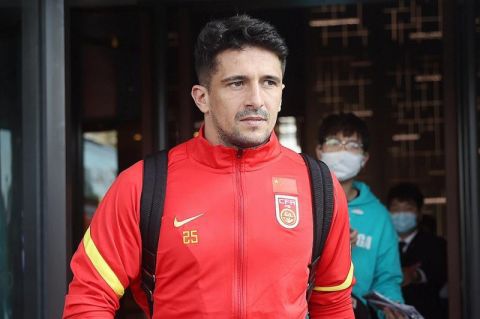 全片以商业收购战为主线，配以徐静蕾、黄立行 电影《大爱人间》江苏首映 商忆沙讲述人间大爱 2011-06-28 建党90周年献礼影片励志电影《大爱人间》6月27日在影片拍摄地江苏南通进行了首映礼，导演田铮铮、主演商忆沙，以及抗震小英雄林浩等悉数到场，为影片的江苏首映造势，主演商忆沙在首映礼上为观众讲述了拍摄中 劳模姐×亚当·德赖弗《商人》：探索高端艺术世界 2025-03-26 据外媒报道，“劳模姐”杰西卡·查斯坦和亚当·德赖弗将出演新剧《商人》（The Dealer）。