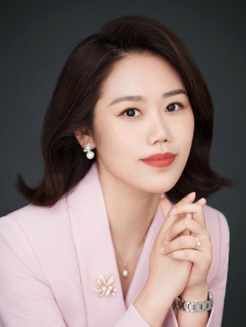 品道·吴彦姝 |“国民奶奶”让所有女演员不怕变老 2022-09-15 我们面对面地采访吴彦姝，已经是她刚拿下天坛奖杯的一周后。
